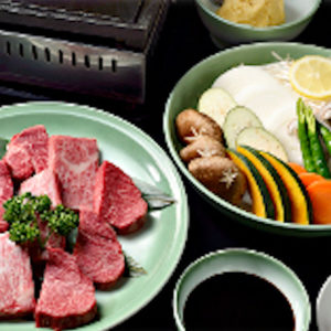 京都肉食堂のステーキ丼とゴリラ丼と炭火バラ焼き重